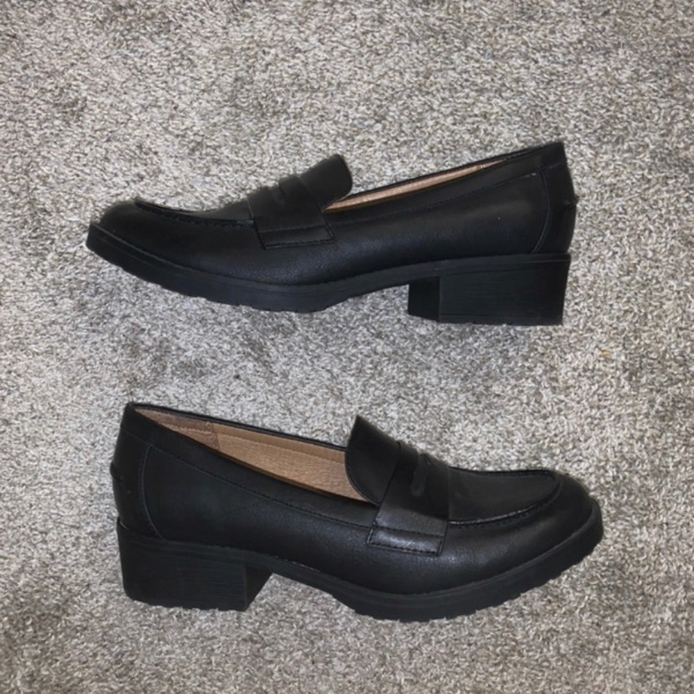 Classic Black Women’s Low-Heel Loafers